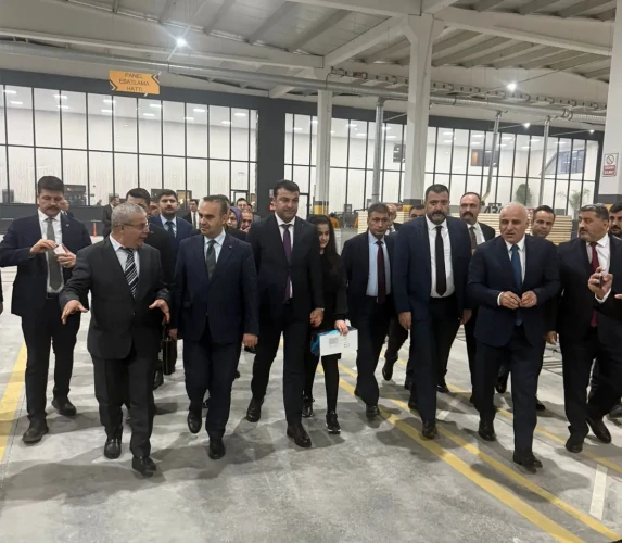 Sanayi ve Teknoloji Bakanı Mehmet Fatih Kacır’dan ARDENDOOR Fabrikasına Ziyaret